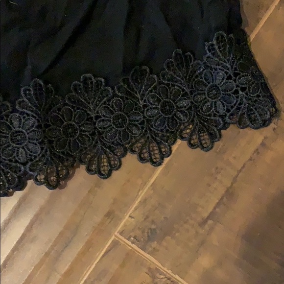 Embellished floral black shorts forever 21 - Picture 2 of 2